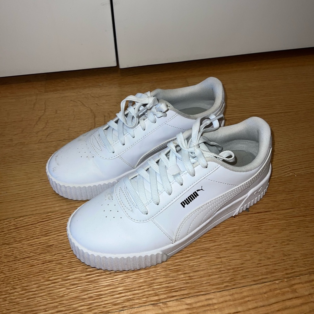 Puma Carina Leather Platform Sneaker (White) (Women Size 8.5)